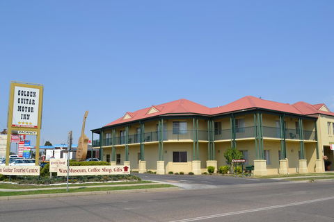 Golden Guitar Motor Inn - Accommodation Main Beach 2