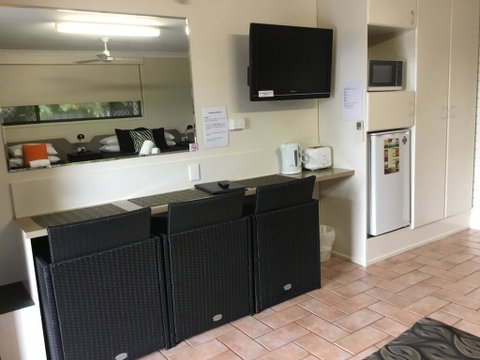 Golden Palms Motor Inn - Accommodation Main Beach 3