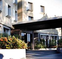 Golden Pebble Hotel - Accommodation Main Beach