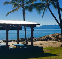 Golden Sands Beach House - Accommodation Main Beach