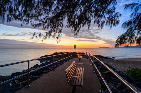 Golden Sands Beachfront Resort - Accommodation Main Beach 2