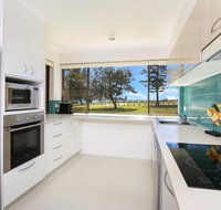 Golden Shores Unit 1 21 Landsborough Parade - Accommodation Main Beach