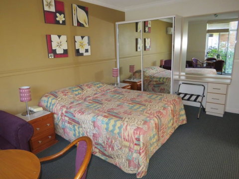 Golfview Lodge - Accommodation Main Beach 3