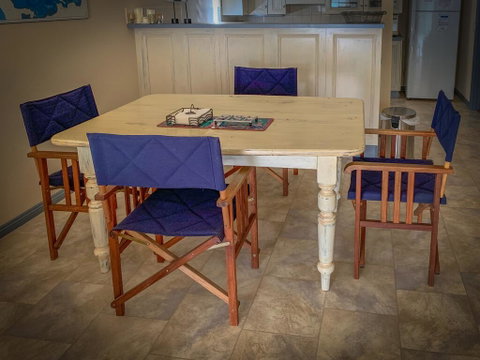 Gone Fishing - Accommodation Main Beach 2