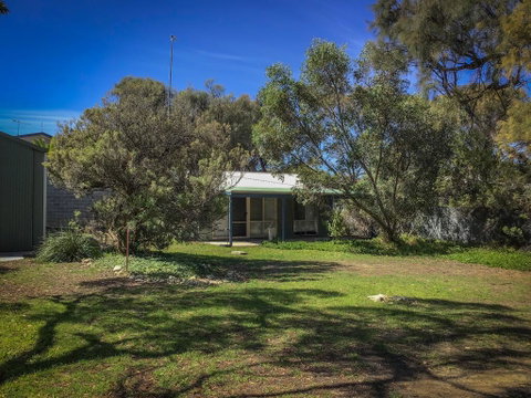 Gone Fishing - Accommodation Main Beach 0