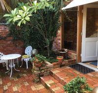 Gorgeous studio 2 minutes from the heart of Subiaco - Accommodation Main Beach