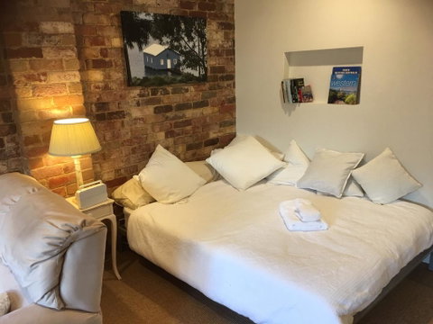 Gorgeous Studio 2 Minutes From The Heart Of Subiaco - Accommodation Main Beach 3