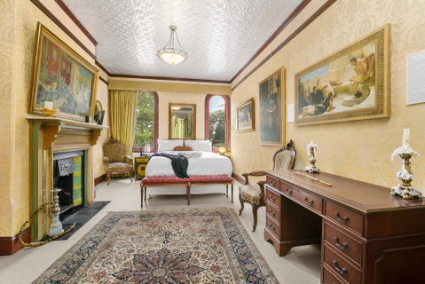 Grand & Central On George - Unique - Opulent - Accommodation Main Beach 2