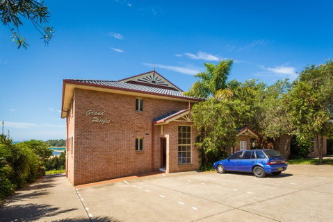 Grand Pacific 1 Unit 1 - Accommodation Main Beach 0