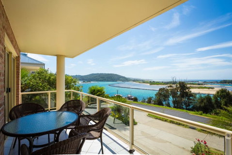 Grand Pacific 1 Unit 1 - Accommodation Main Beach 1