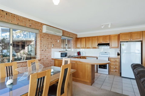 Grand Pacific 2 Unit 2 - Accommodation Main Beach 1
