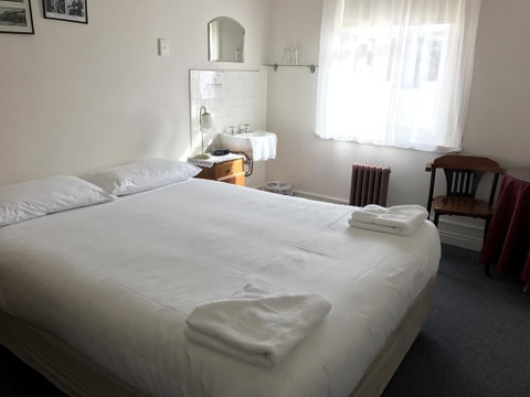 Grand View Hotel - Accommodation Main Beach 0
