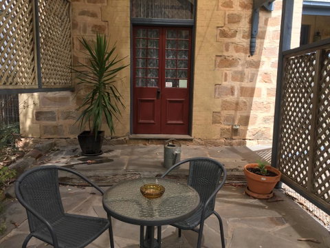 Granmas Cottage - Accommodation Main Beach 3