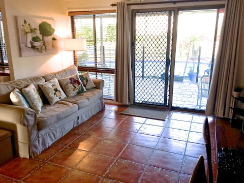 Great For Families.Pool & Kitchen - Accommodation Main Beach 2