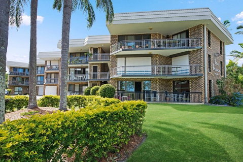 Great Location Close To Waterfront, Shops, Restaurants And Cafes. - Accommodation Main Beach 0