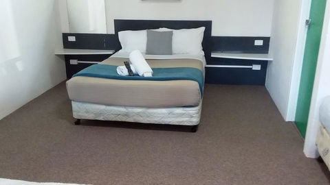 Green Door Motel - Accommodation Main Beach 0