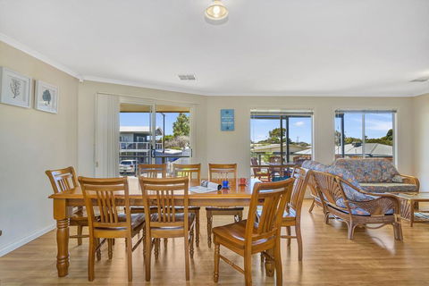 Green Reef Beach House - Accommodation Main Beach 3
