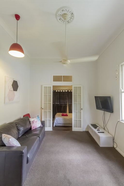 Grimshaw House - Accommodation Main Beach 1