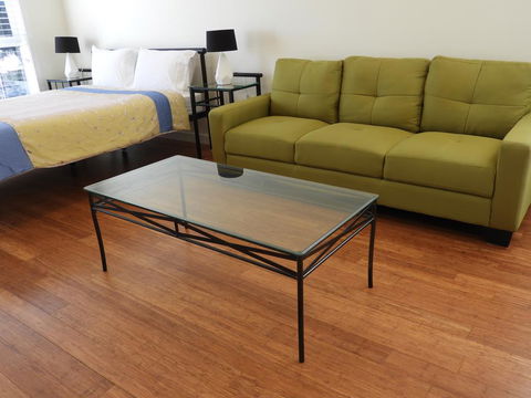Guesthouse With Pool & BBQ - 10 Kms From CBD - Accommodation Main Beach 2