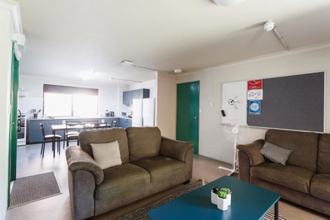 Guild House 6 Bedroom Flat - Accommodation Main Beach 0