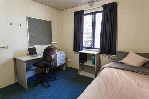 Guild House 6 Bedroom Flat - Accommodation Main Beach 3