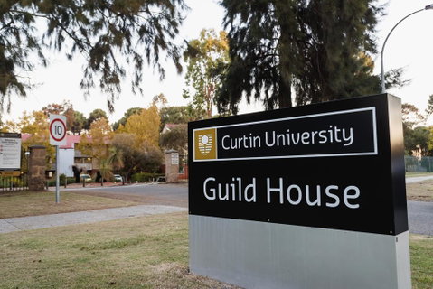 Guild House 6 Bedroom Flat - Accommodation Main Beach 1