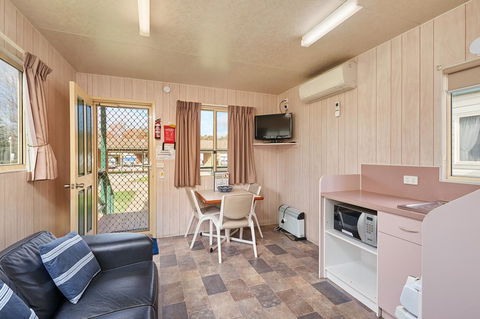 Gundagai Cabins & Tourist Park - Accommodation Main Beach 2