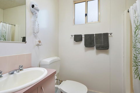 Gundagai Cabins & Tourist Park - Accommodation Main Beach 3