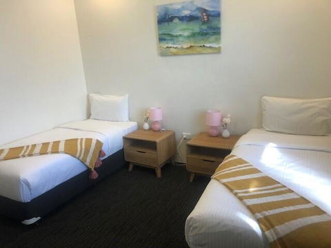 Gunyah Hotel - Accommodation Main Beach 1