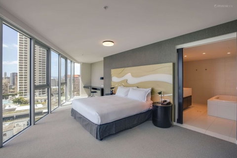 H Ocean View In Surfers Paradise - Accommodation Main Beach 2