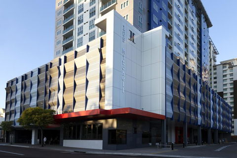 H On Mitchell Apartment Hotel - Accommodation Main Beach 0
