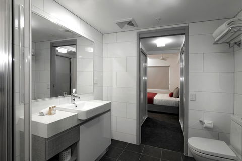 H On Mitchell Apartment Hotel - Accommodation Main Beach 2
