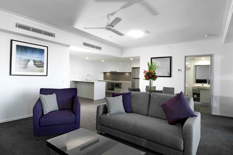 H On Mitchell Apartment Hotel - Accommodation Main Beach 3