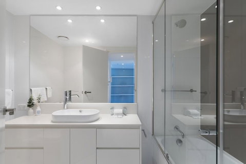 H-Residences - GCLR - Accommodation Main Beach 3