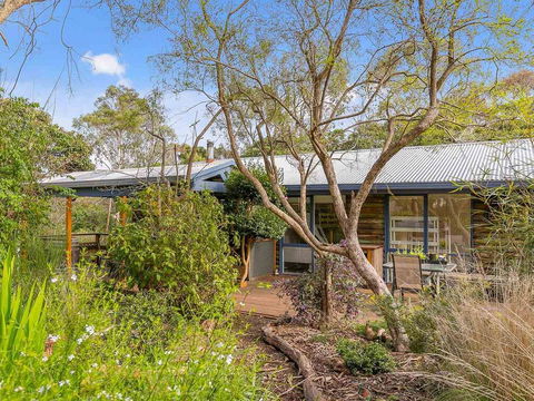 Hakea Bush Cabin - Accommodation Main Beach 0