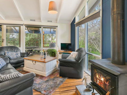 Hakea Bush Cabin - Accommodation Main Beach 1