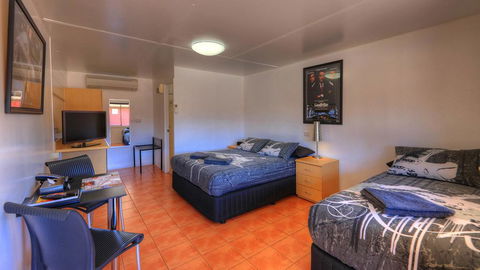 Halls Creek Motel - Accommodation Main Beach 2