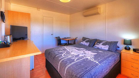 Halls Creek Motel - Accommodation Main Beach 1