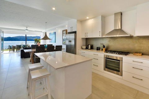 Hamilton Island Holiday Homes - Accommodation Main Beach 3
