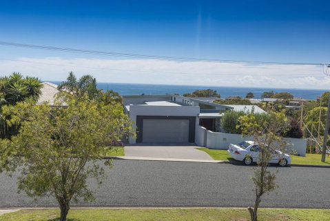 HAMPTONS - Accommodation Main Beach 1