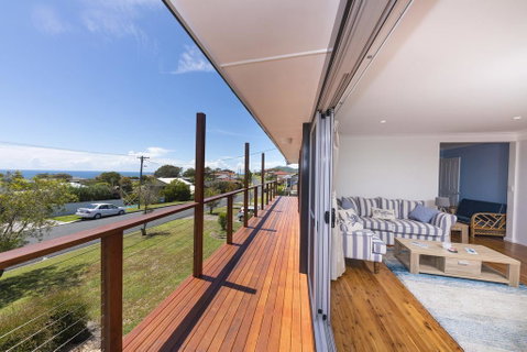 HAMPTONS - Accommodation Main Beach 2