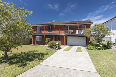 HAMPTONS - Accommodation Main Beach 0