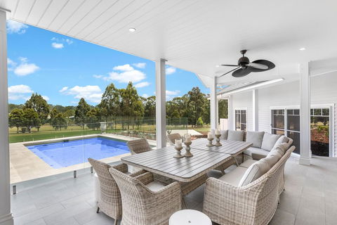 Hamptons On Figtree - Accommodation Main Beach 0