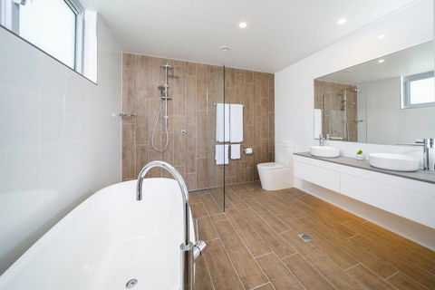 Harbour Cove - Accommodation Main Beach 2
