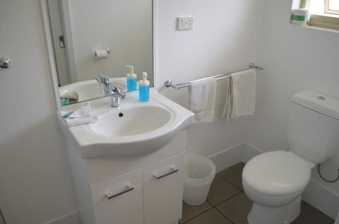 Harbourside Motel - Accommodation Main Beach 2