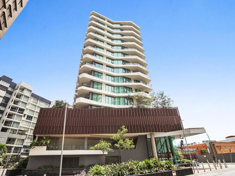 HARBOURSIDE- Hosted By: L'Abode Accommodation - Accommodation Main Beach 3