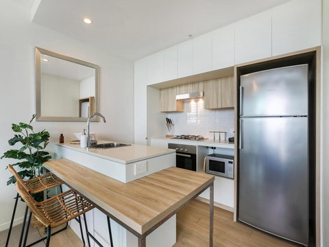 HARBOURSIDE- Hosted By: L'Abode Accommodation - Accommodation Main Beach 1