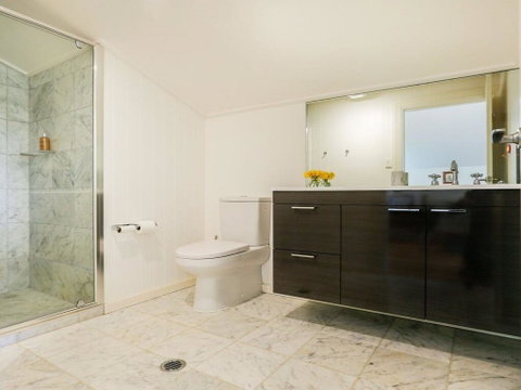 Hardigreen Park - Spacious With Tennis Court - Accommodation Main Beach 3