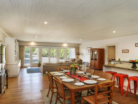 Hardigreen Park - Spacious With Tennis Court - Accommodation Main Beach 2