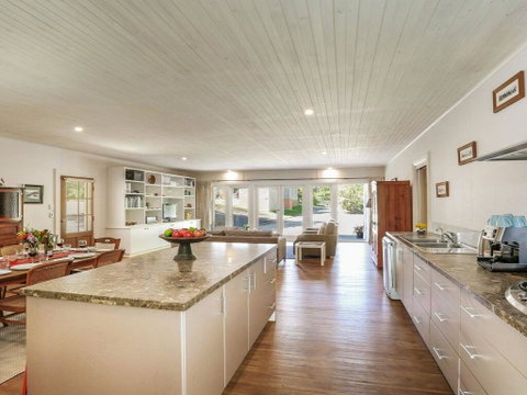 Hardigreen Park - Spacious With Tennis Court - Accommodation Main Beach 1